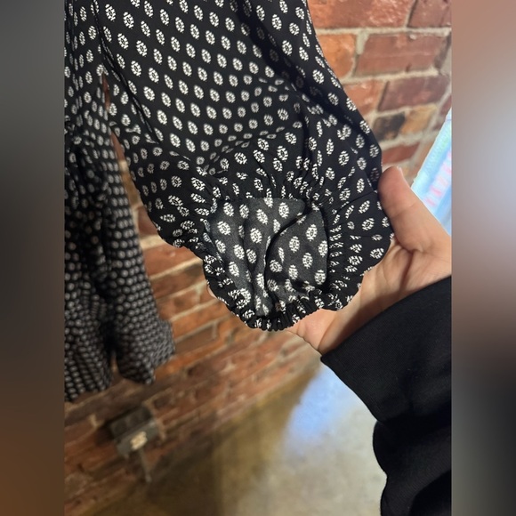 LOFT Black and White Patterned Garment - Picture 4 of 7
